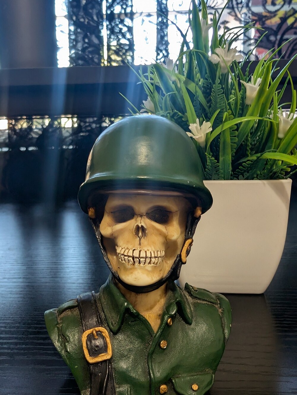 Collection Skeleton Soldier Bust in Green Helmet